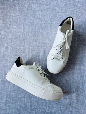 Kurt Geiger Black White Sneaker size 6.5